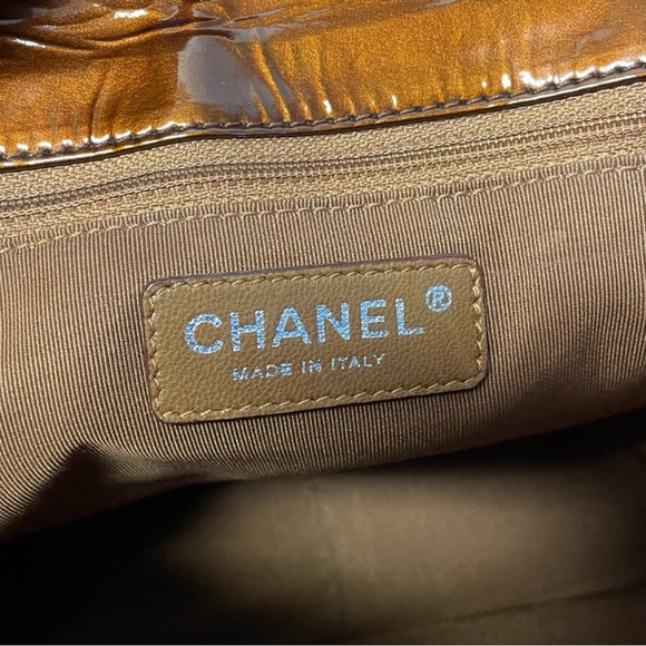 Chanel Grand Shopping Tote Bronze Patent Leather - Picture 9 of 10